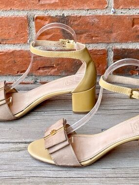 Tory Burch Beige Neutral Patent Leather Ankle Strap Bow Logo Heels Sz 7